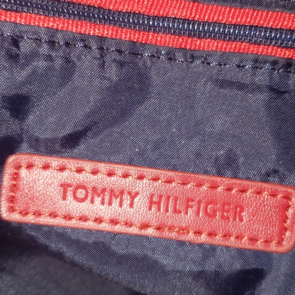 Tommy Hilfiger Monogram Purse - Picture 5 of 8